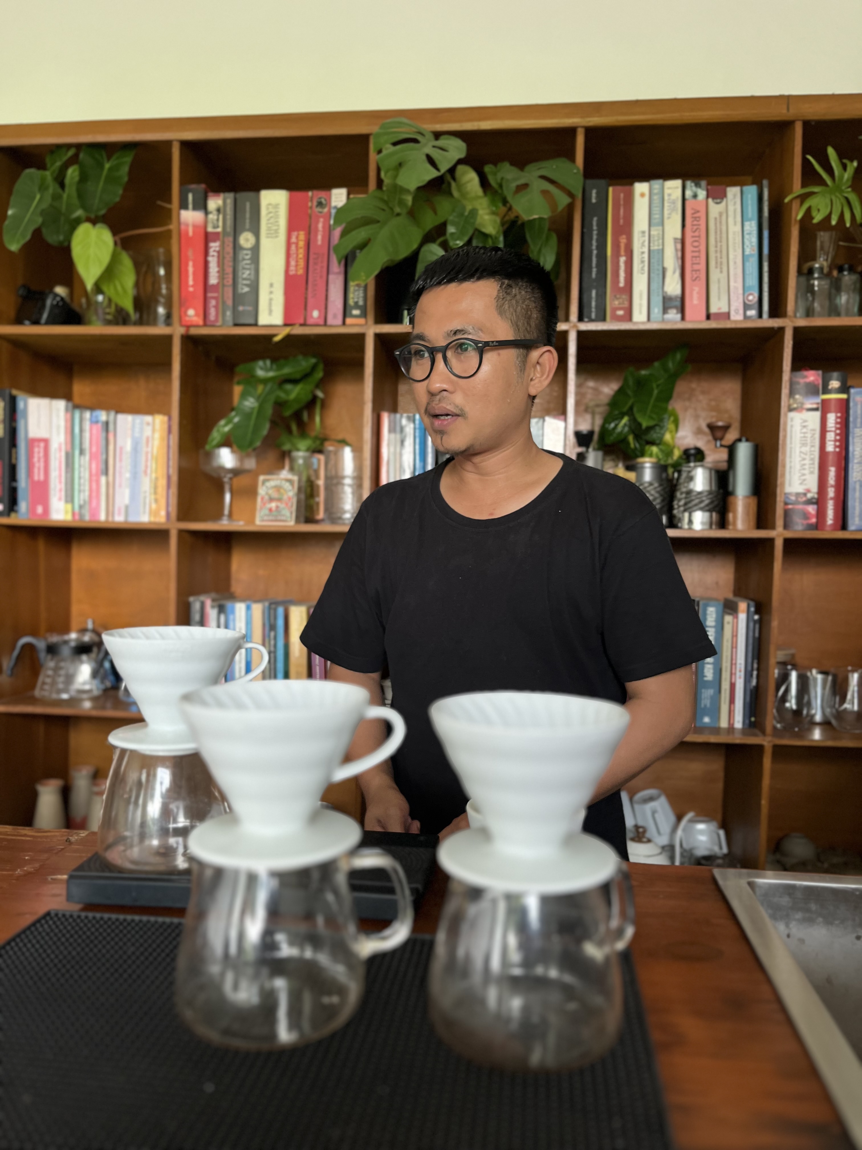 Menemukan Gimbo Coffee, Slow Bar dengan Latar Belakang Gunung Merapi di Maguwoharjo