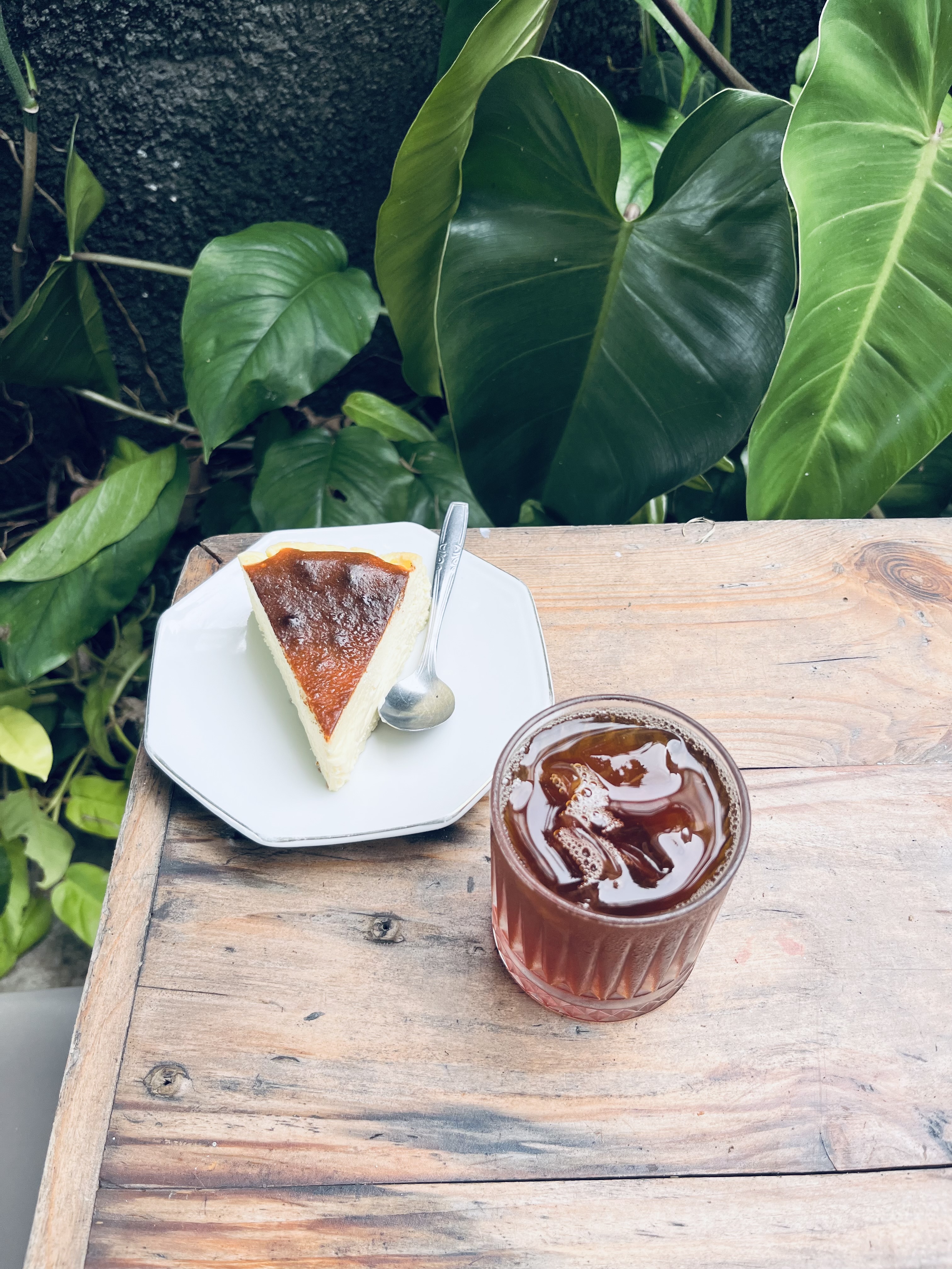 Menemukan Gimbo Coffee, Slow Bar dengan Latar Belakang Gunung Merapi di Maguwoharjo