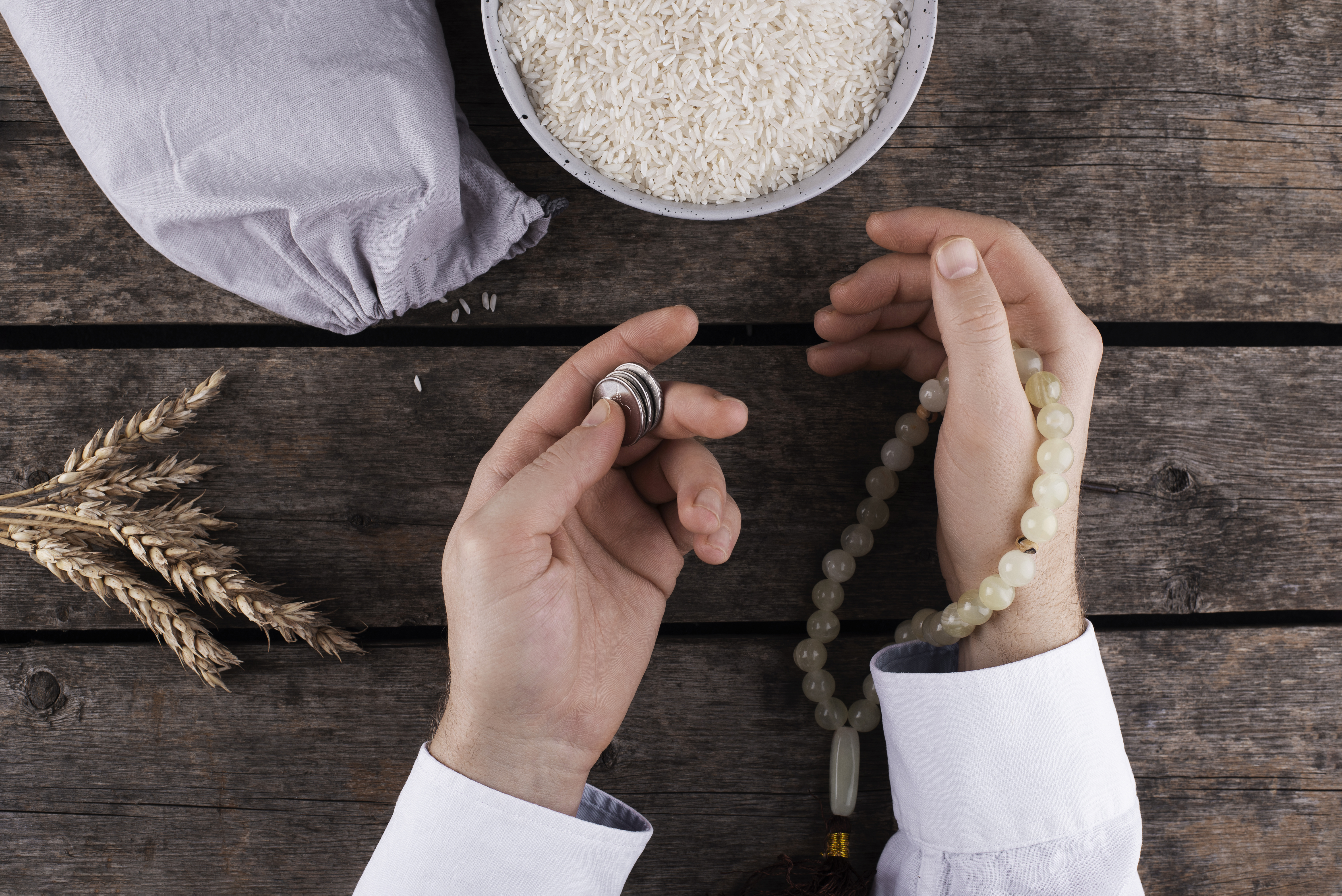 Bolehkah Menyalurkan Zakat Kepada Keluarga? Simak Jawabannya Di Sini!